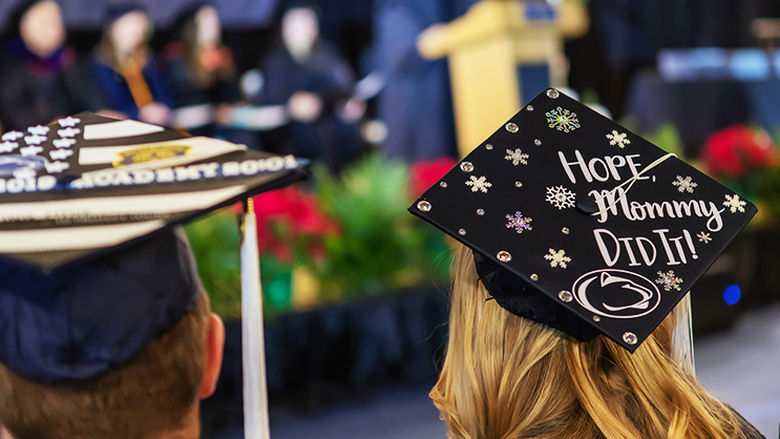 Graduate wearing a cap that is decorative and reads: Hope, mommy did it. 