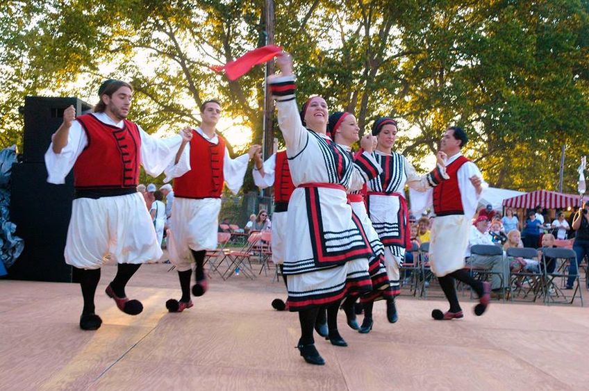 ethnic dancers