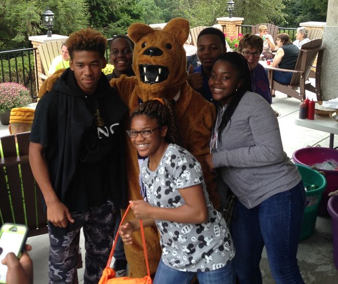 students with lion mascot